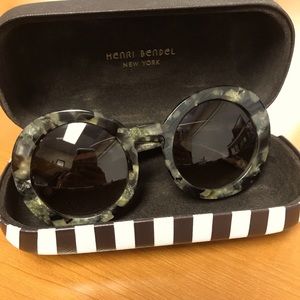 Henri Bendel sunglasses tortoise “ivy” w/ case